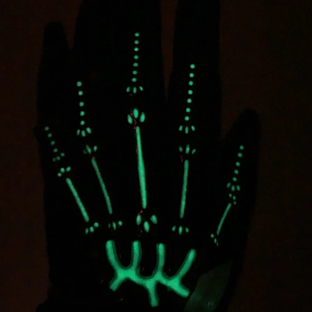 Torrid Skeleton Hand Cuff Glow in the Dark - 1X 2X - NEW - Picture 1 of 8